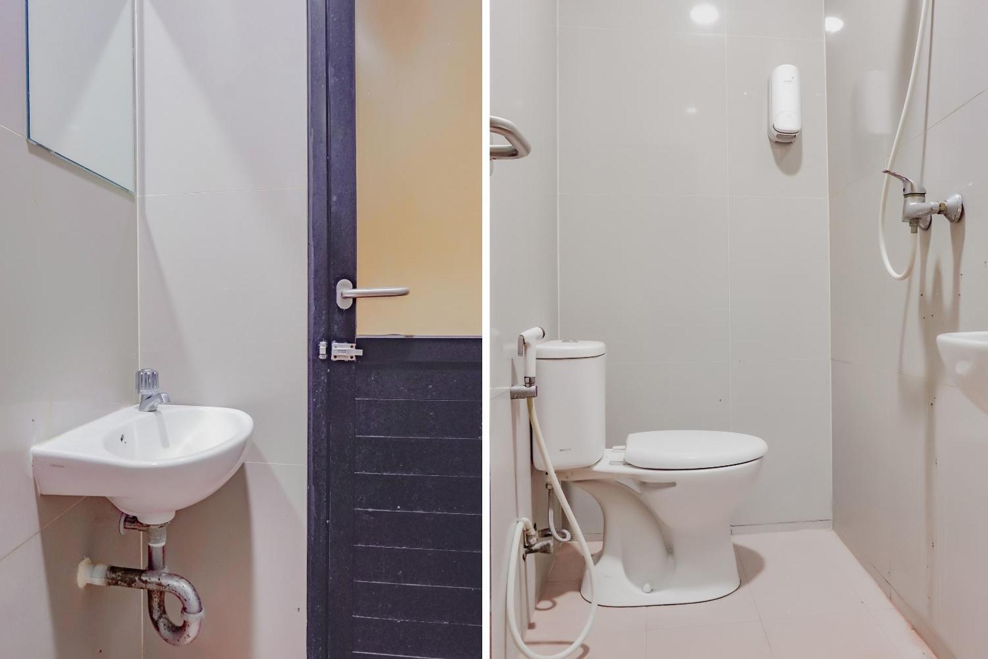 Oyo 117 Blueberry Homestay Jakarta Extérieur photo