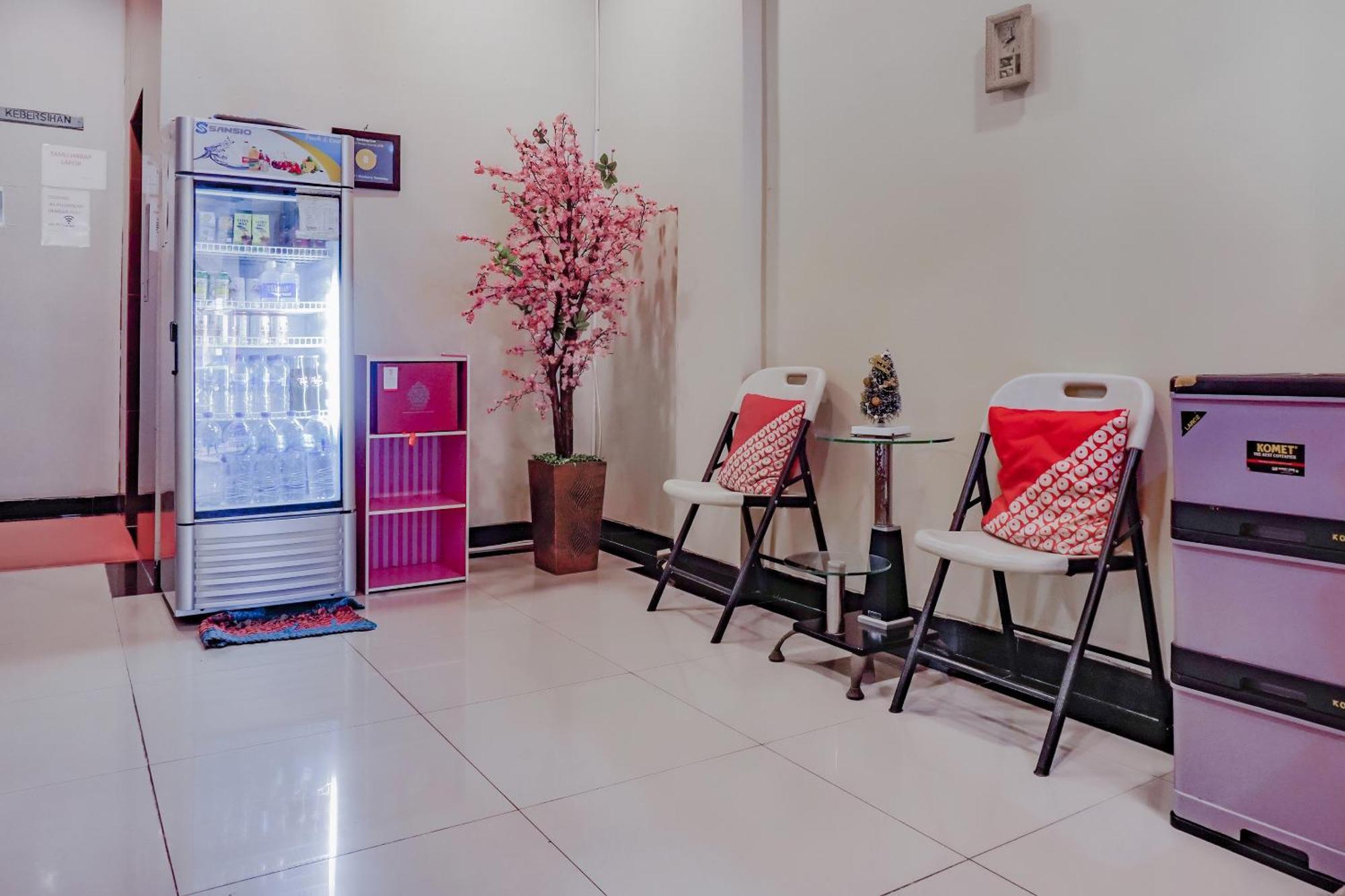 Oyo 117 Blueberry Homestay Jakarta Extérieur photo