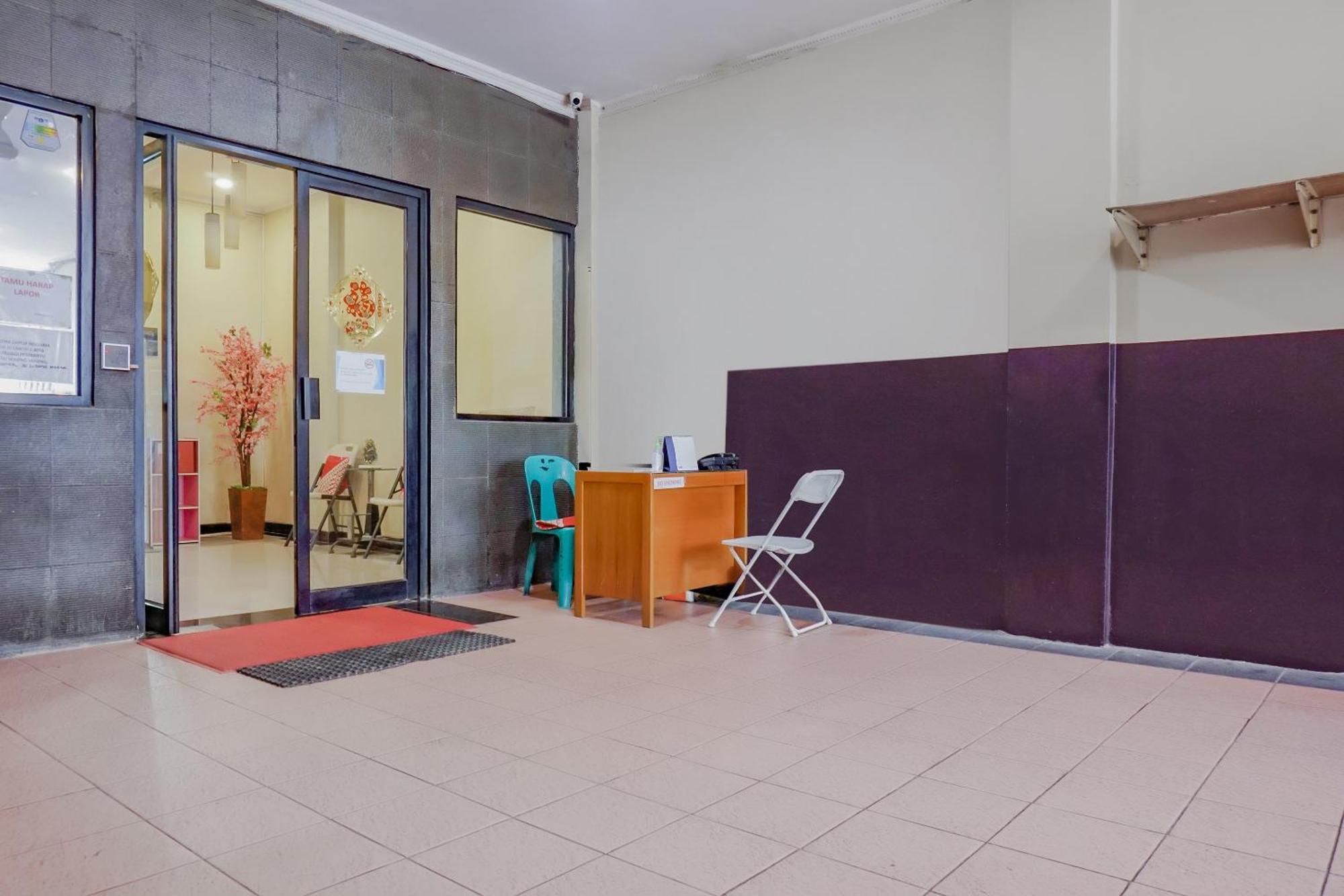 Oyo 117 Blueberry Homestay Jakarta Extérieur photo