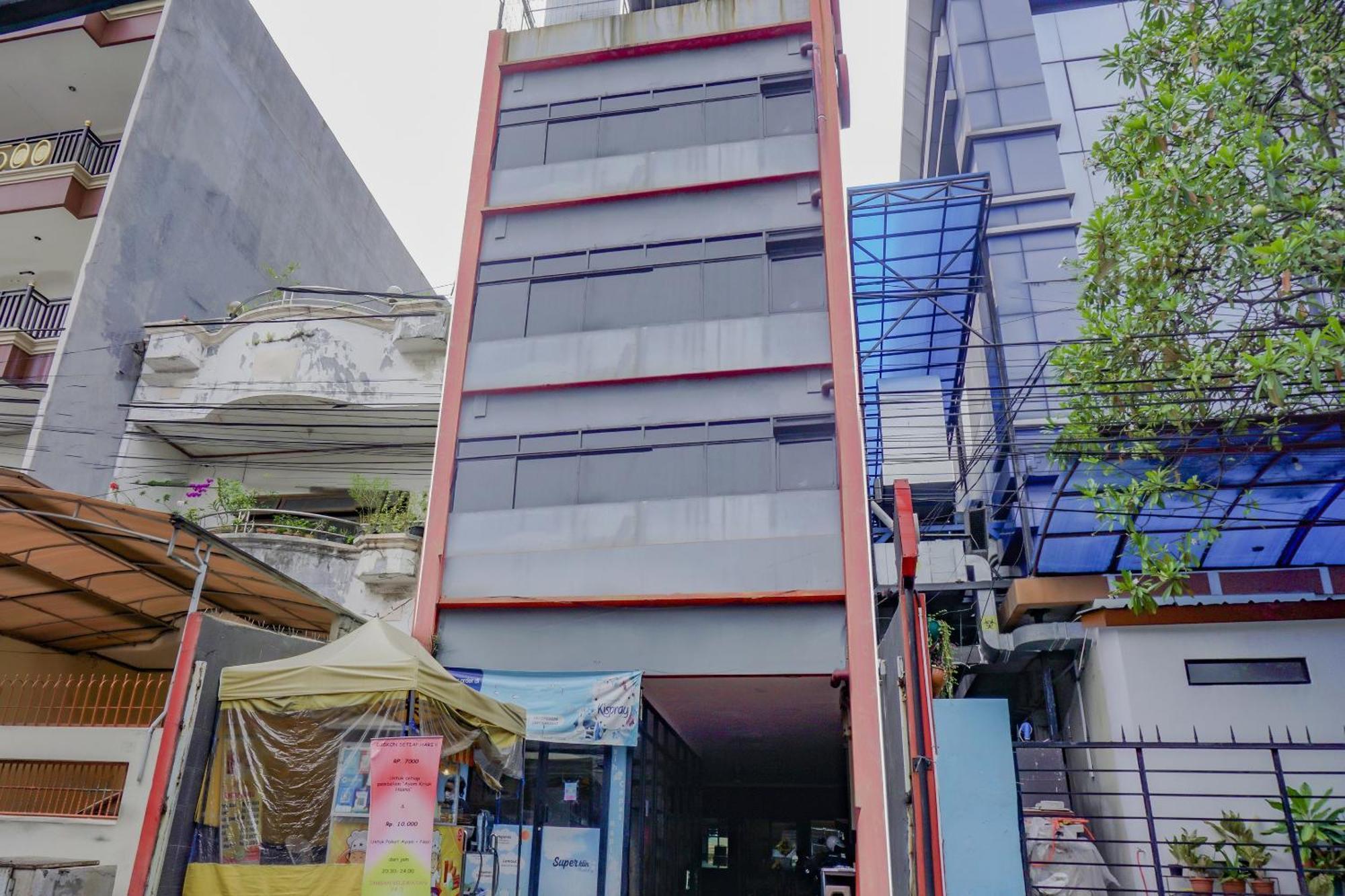 Oyo 117 Blueberry Homestay Jakarta Extérieur photo