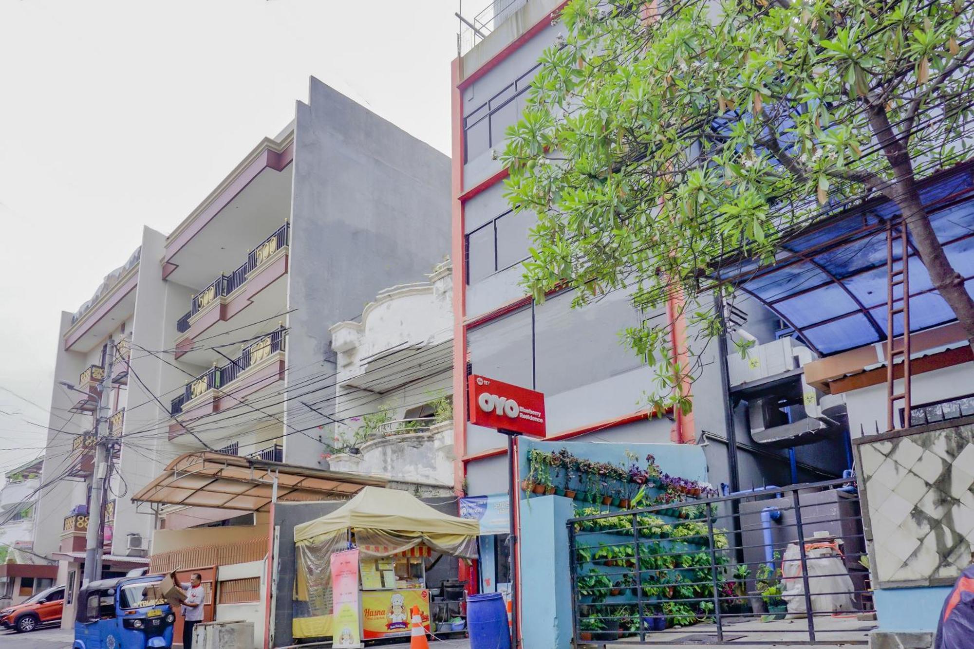 Oyo 117 Blueberry Homestay Jakarta Extérieur photo